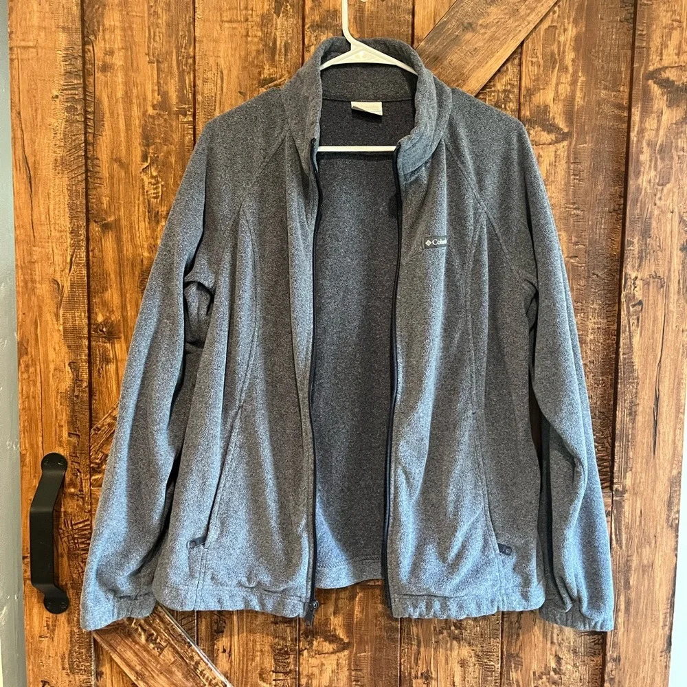 Columbia gray fleece Womens large zip up jacket